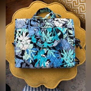 GUC Vera Bradley Camofloral Travel Hanging Bag-  Retired Pattern Spring 2016